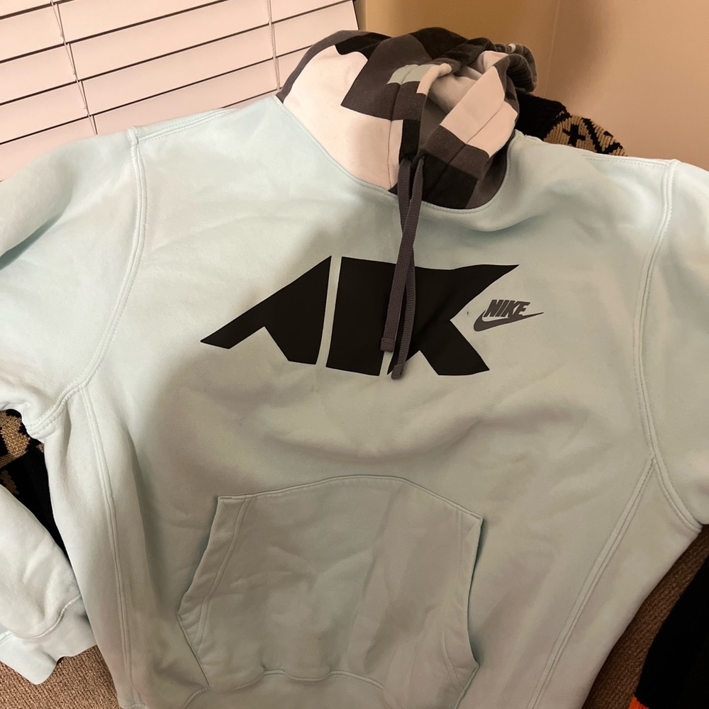 Nike Pullover Size Large… In excellent condition.. Sorry no pants